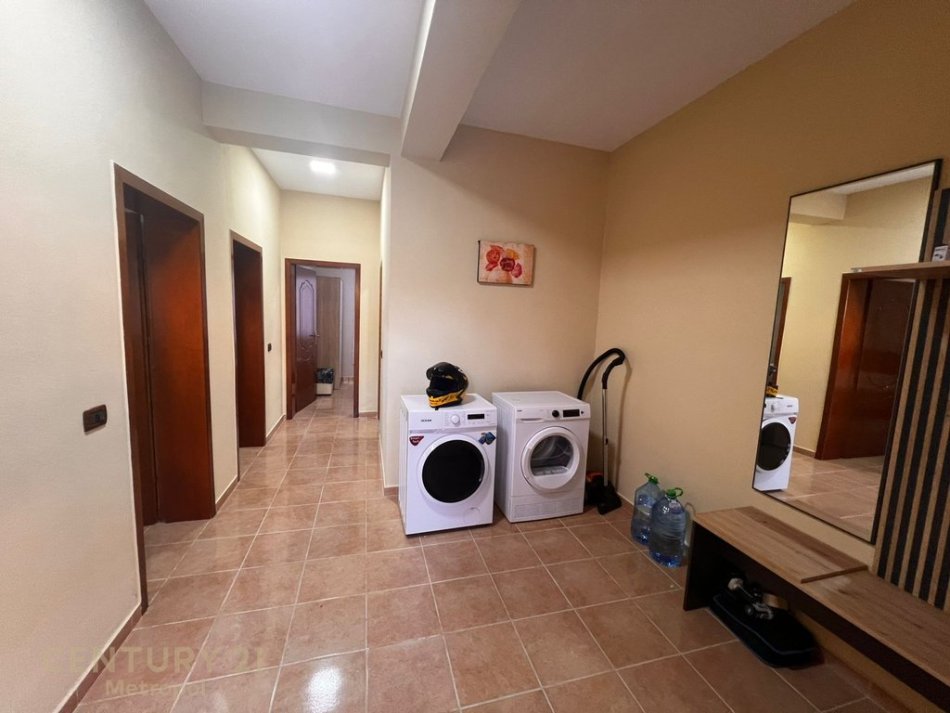 Tirane, jepet me qera apartament 2+1 Kati 1, 88 m² 600 € (Rr.Vilat Gjermane)