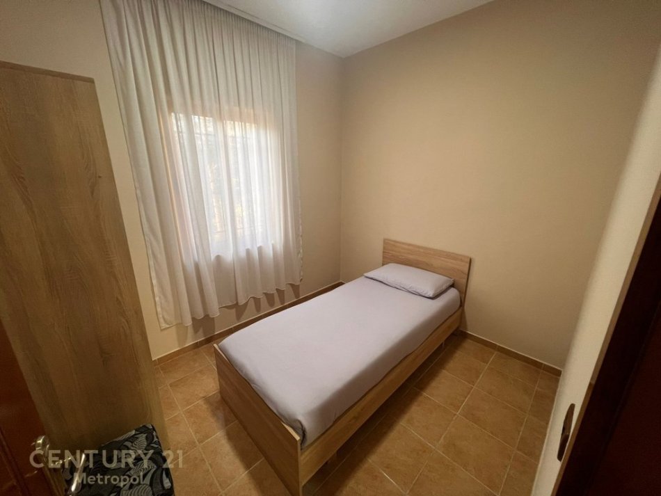 Tirane, jepet me qera apartament 2+1 Kati 1, 88 m² 600 € (Rr.Vilat Gjermane)