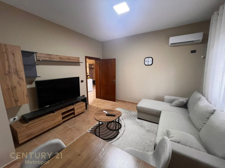 Tirane, jepet me qera apartament 2+1 Kati 1, 88 m² 600 € (Rr.Vilat Gjermane)