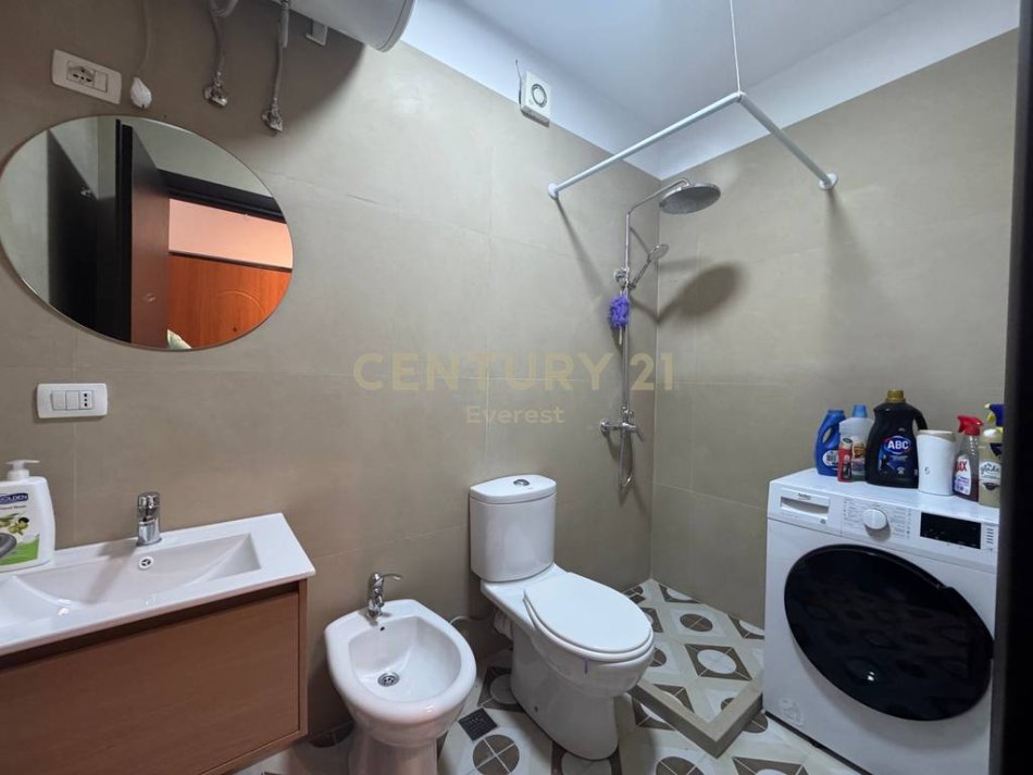 Tirane, shitet apartament 1+1 Kati 5, 52 m² 77.000 € (Rr.Imer Ndregjoni)
