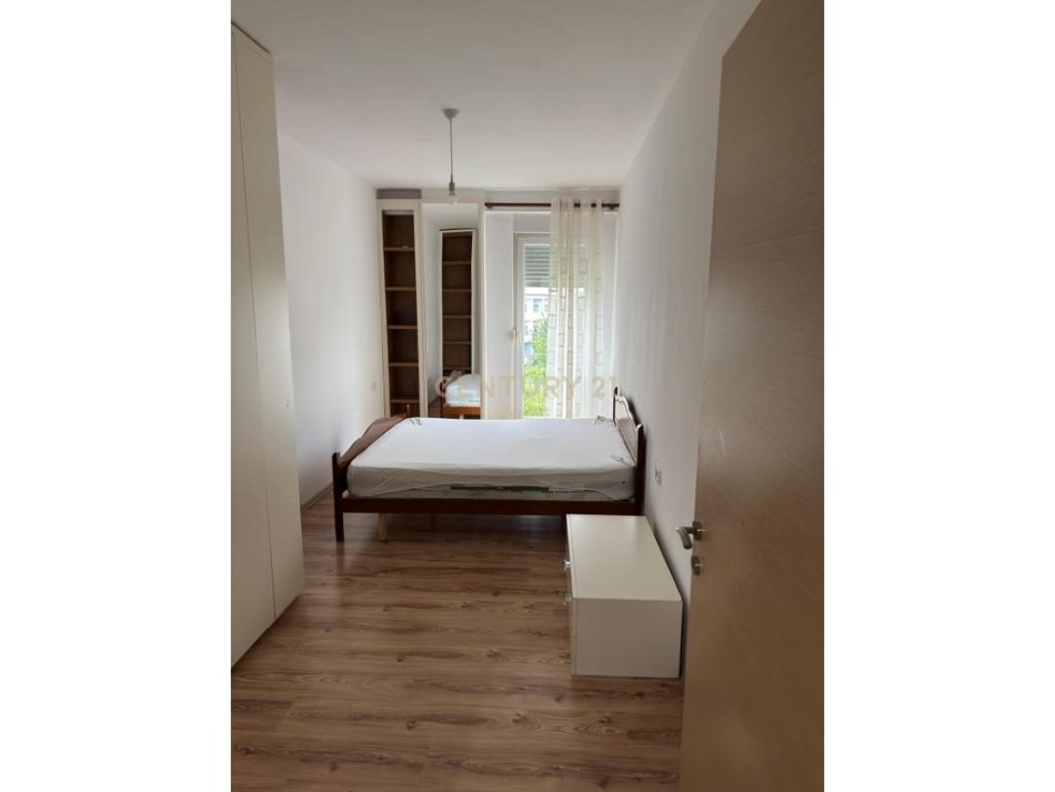 Tirane, jepet me qera apartament 2+1 Kati 3, 84 m² 500 € 