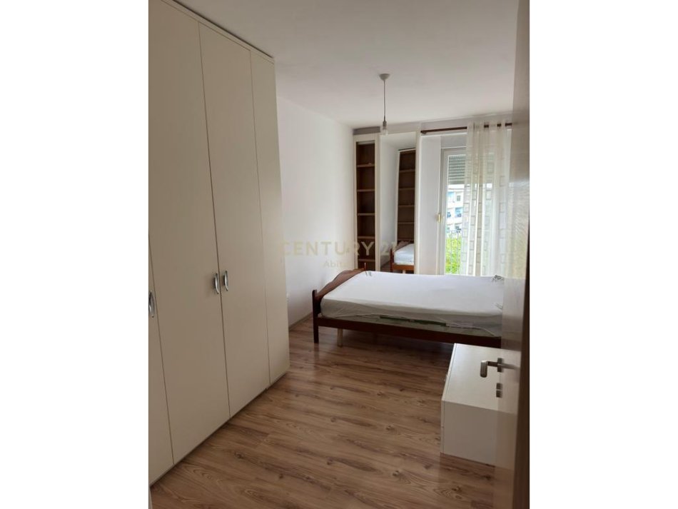 Tirane, jepet me qera apartament 2+1 Kati 3, 84 m² 500 € (Kompleksi Ana)