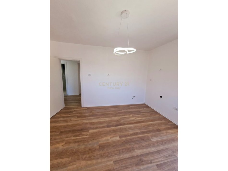 Durres, shitet apartament 2+1 Kati 3, 56 m² 81.000 € (Drejtoria e Policise, Durrës)