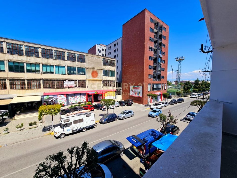 Durres, shitet apartament 2+1 Kati 3, 56 m² 81.000 € (Drejtoria e Policise, Durrës)