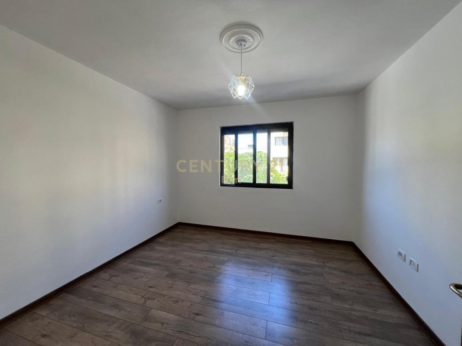 Durres, shitet apartament 1+1 Kati 2, 56 m² 69.000 € (PRANE STADIUMIT DURRES)