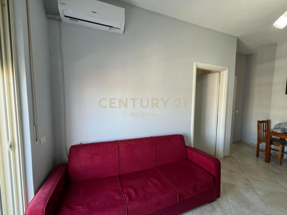 Durres Plazh, jepet me qera apartament 1+1 Kati 10, 50 m² 300 € (Plazh Iliria)