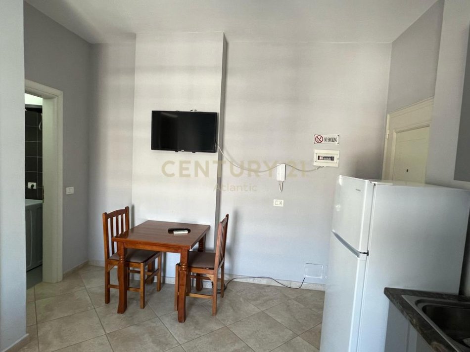 Durres Plazh, jepet me qera apartament 1+1 Kati 10, 50 m² 300 € (Plazh Iliria)