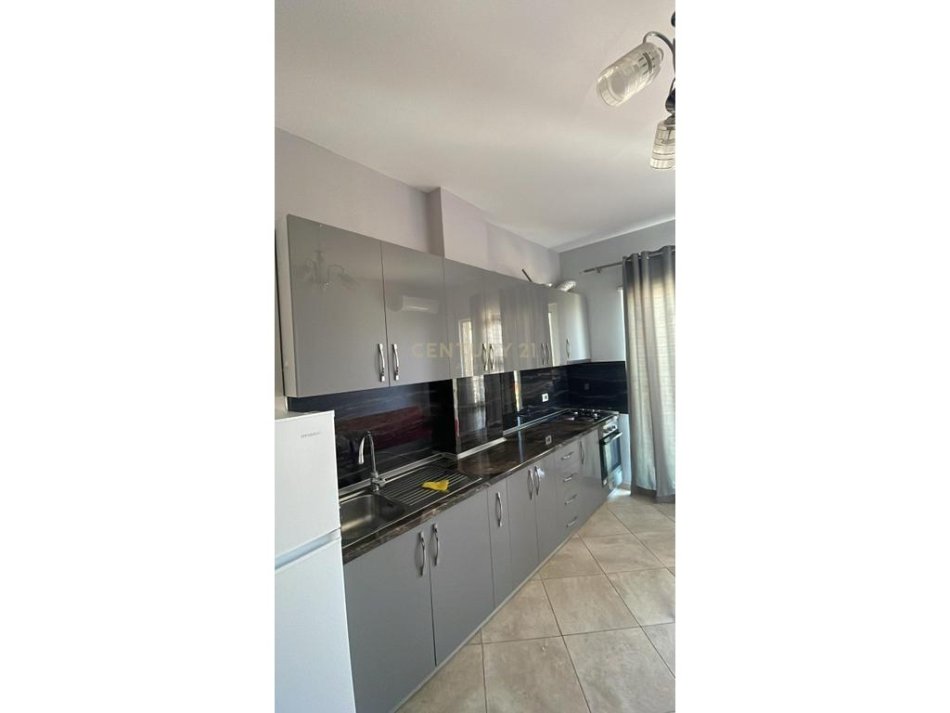 Durres Plazh, jepet me qera apartament 1+1 Kati 10, 50 m² 300 € (Plazh Iliria)