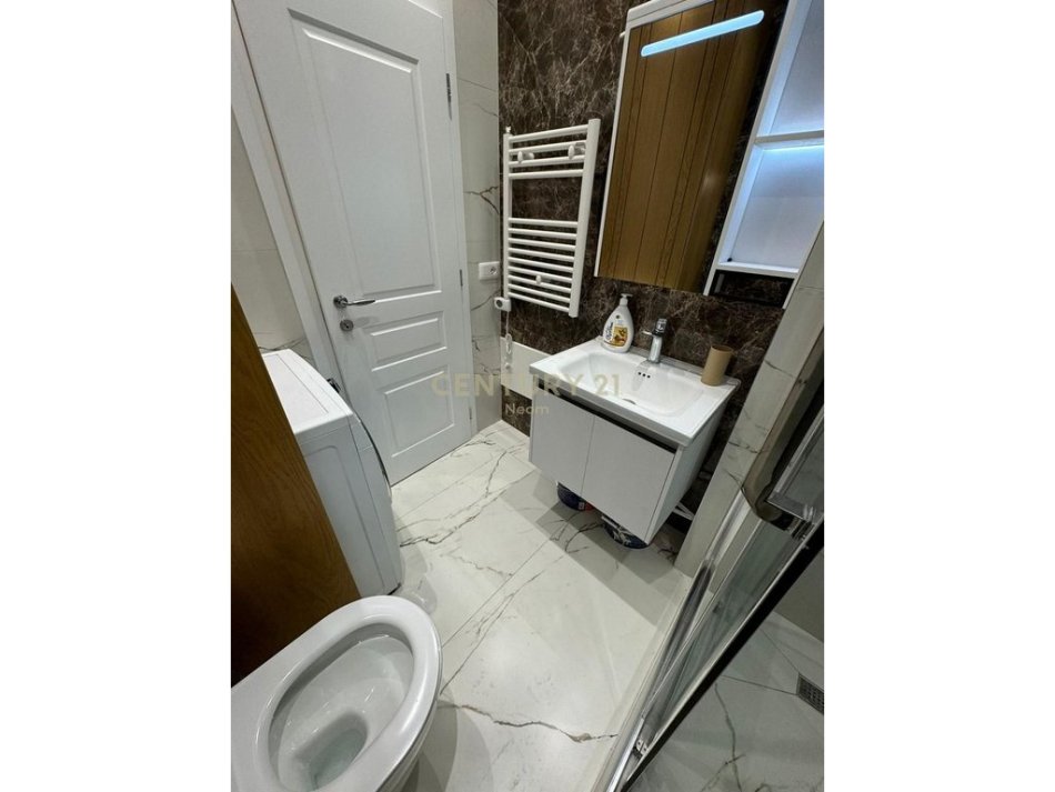Tirane, jepet me qera apartament 1+1 , 53 m² 600 € (Rr.Ifran Tomini)