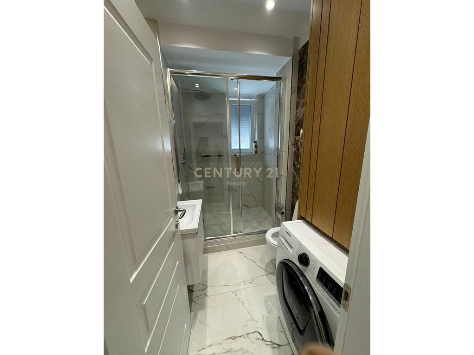 Tirane, jepet me qera apartament 1+1 , 53 m² 600 € (Rr.Ifran Tomini)