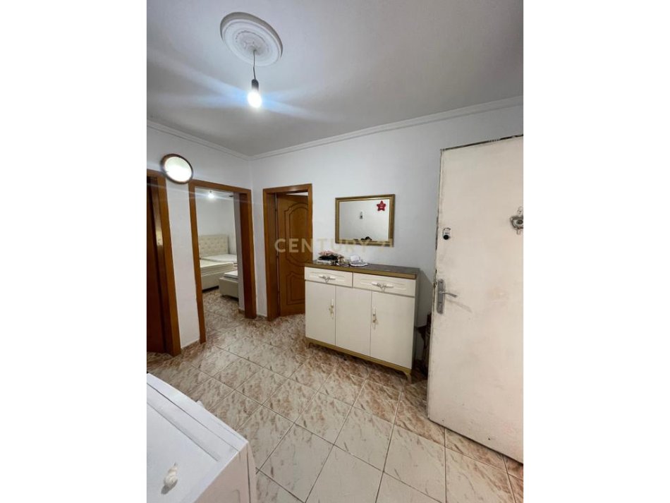 Tirane, jepet me qera apartament 2+1 Kati 1, 75 m² 550 € (Brryli)