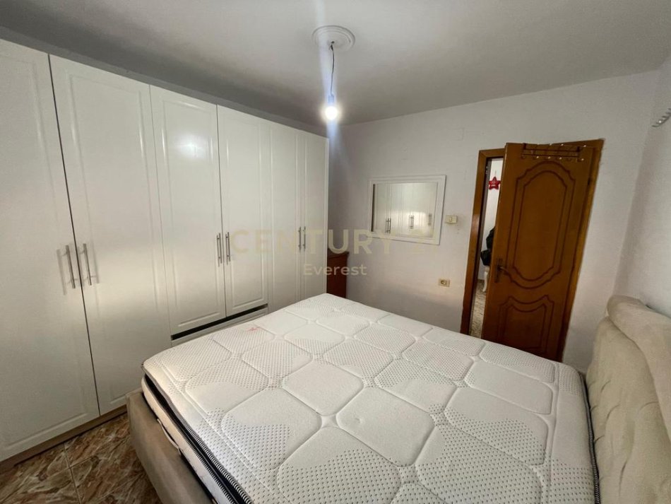 Tirane, jepet me qera apartament 2+1 Kati 1, 75 m² 550 € (Brryli)