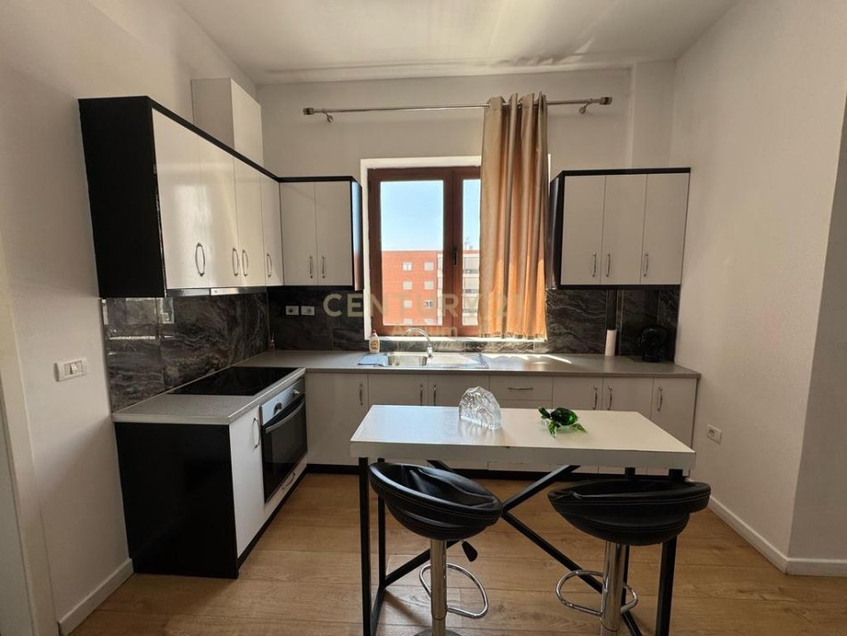 Tirane, jepet me qera 1+1 tek kompleksi Delijorgji