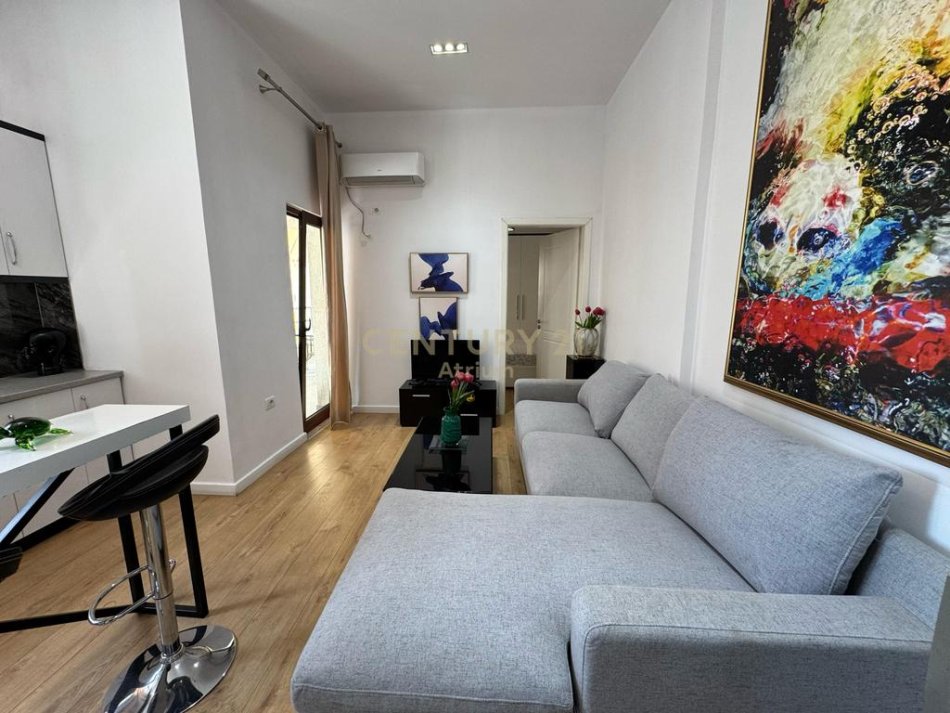 Tirane, jepet me qera apartament 1+1+Aneks+Ballkon Kati 7, 75 m² 600 € 
