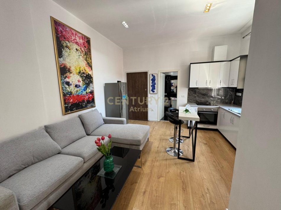 Tirane, jepet me qera apartament 1+1+Aneks+Ballkon Kati 7, 75 m² 600 € 