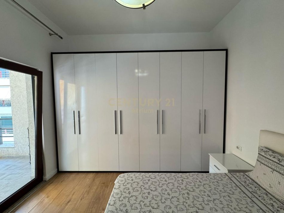 Tirane, jepet me qera apartament 1+1+Aneks+Ballkon Kati 7, 75 m² 600 € 