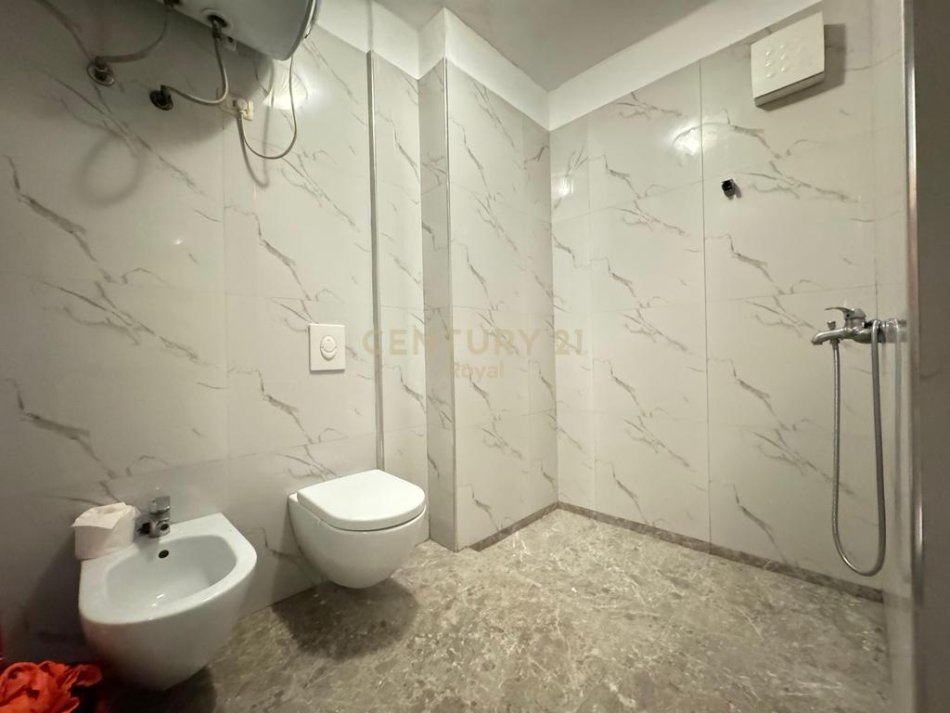 Tirane, shitet apartament 2+1+Ballkon Kati 1, 120 m² 176.500 € 