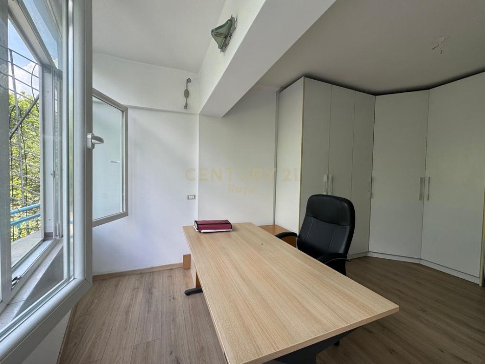 Tirane, shitet apartament 2+1+Ballkon Kati 1, 120 m² 176.500 € 