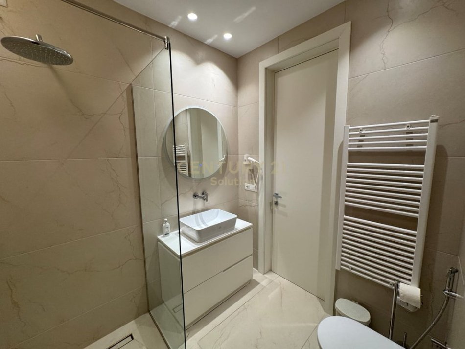 Tirane, jepet me qera garsonier 1+1 Kati 3, 50 m² 530 € (Liqeni i Thate)