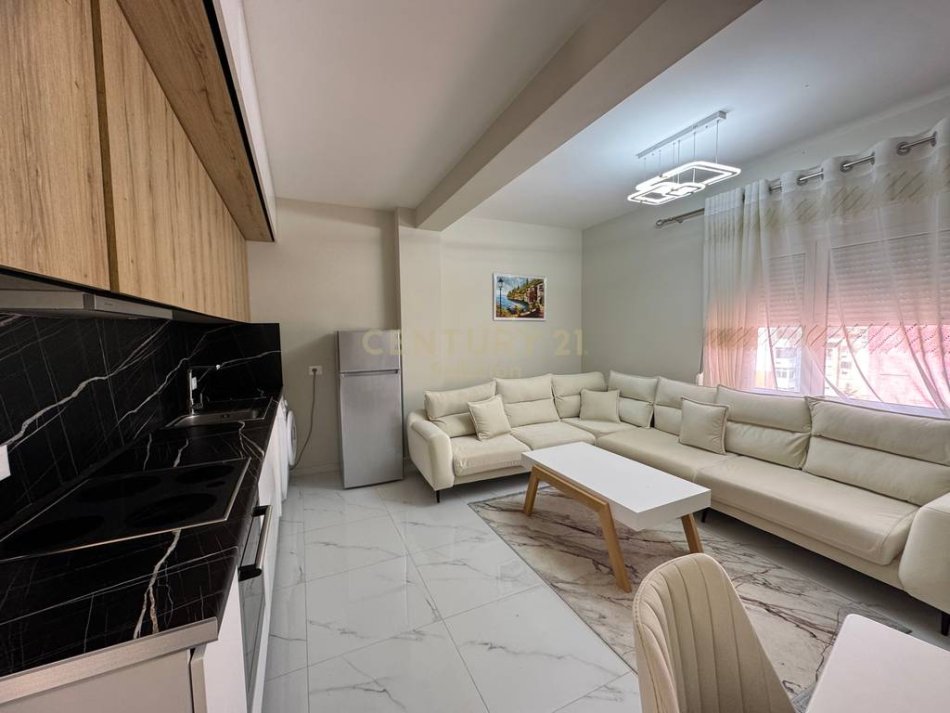 Tirane, jepet me qera apartament 1+1 Kati 6, 60 m² 600 € (Ish prokuroria e Tiranes)