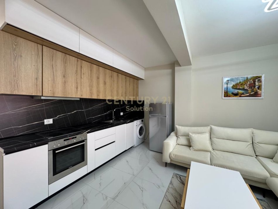 Tirane, jepet me qera apartament 1+1 Kati 6, 60 m² 600 € (Ish prokuroria e Tiranes)