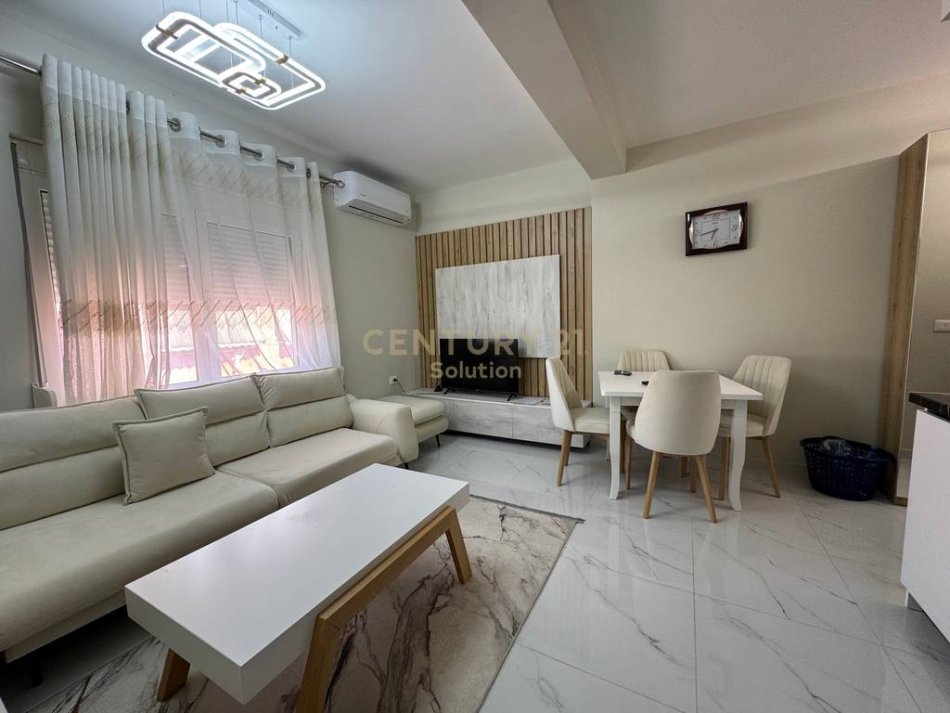 Tirane, jepet me qera apartament 1+1 Kati 6, 60 m² 600 € (Ish prokuroria e Tiranes)