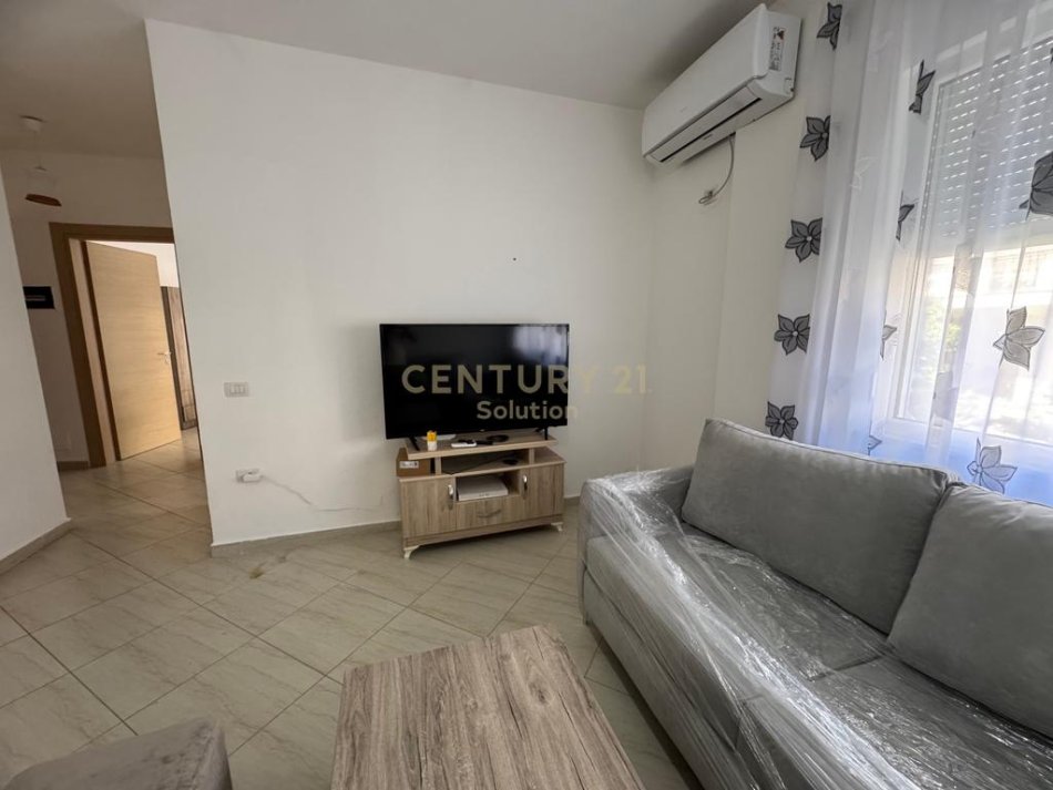 Tirane, jepet me qera apartament 2+1 Kati 2, 85 m² 600 € (Kompleksi Fz)