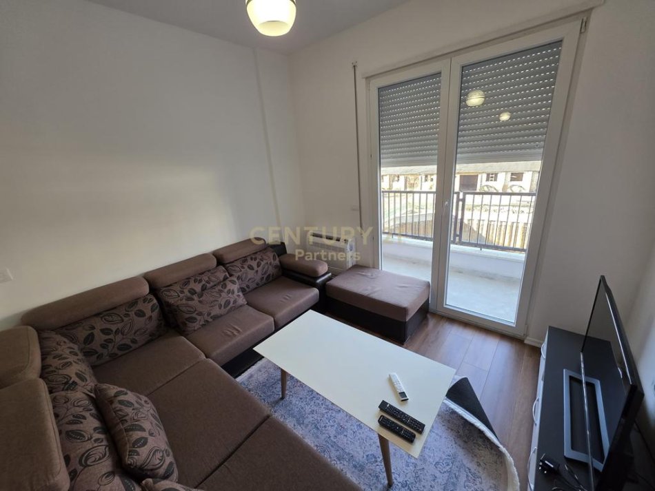 Tirane, jepet me qera apartament 1+1+Ballkon Kati 2, 60 m² 450 € 