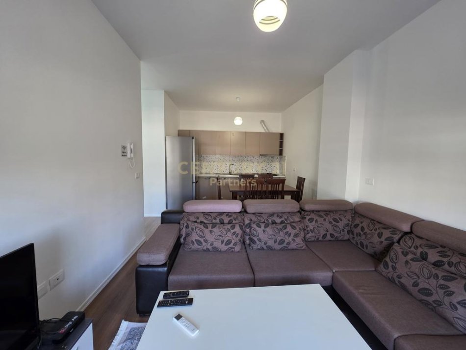 Tirane, jepet me qera apartament 1+1+Ballkon Kati 2, 60 m² 450 € 