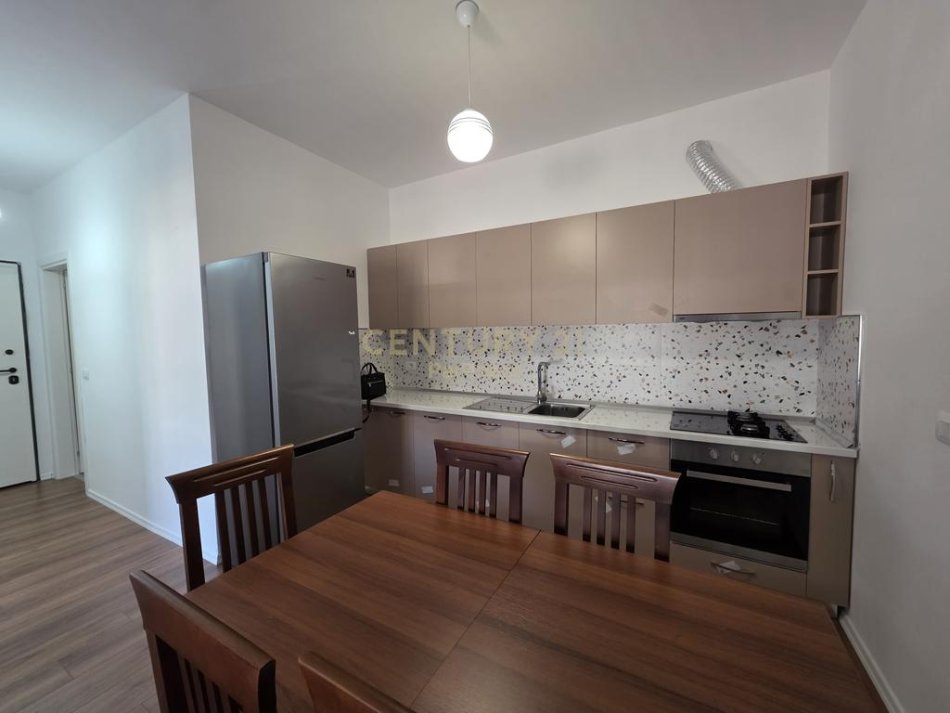 Tirane, jepet me qera apartament 1+1+Ballkon Kati 2, 60 m² 450 € 