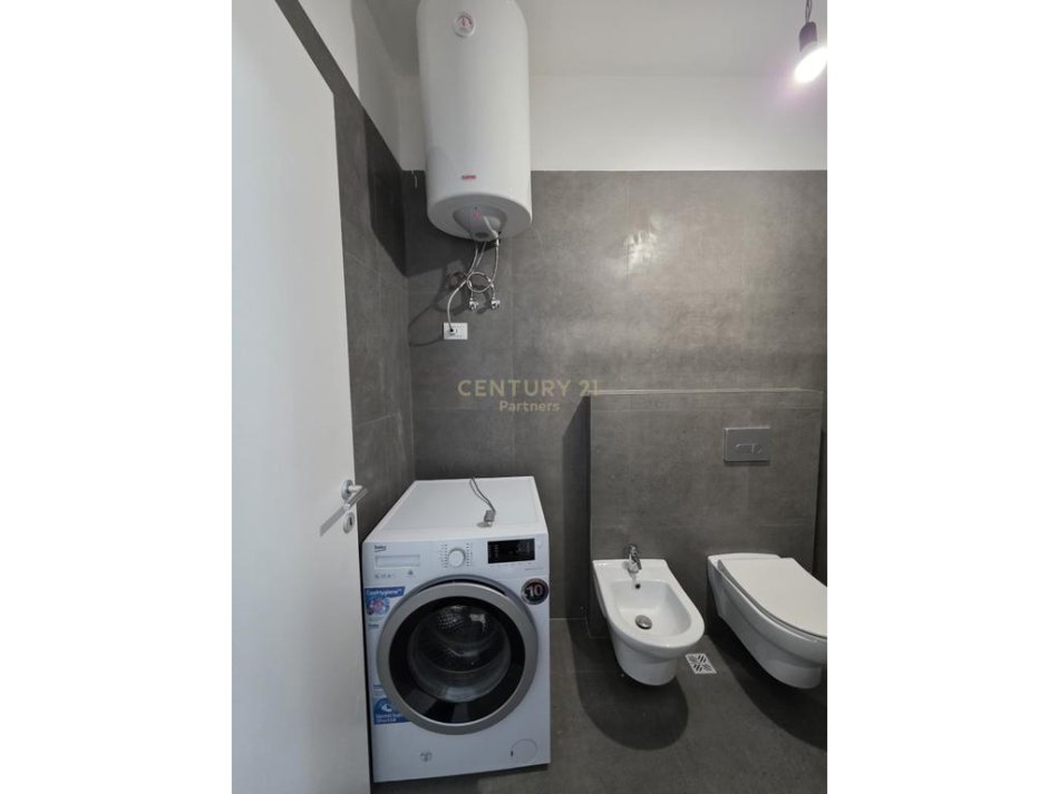 Tirane, jepet me qera apartament 1+1+Ballkon Kati 2, 60 m² 450 € 