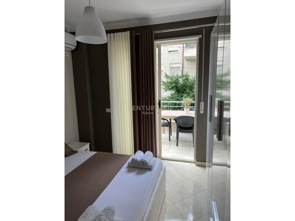 Tirane, jepet me qera apartament 1+1+Ballkon Kati 2, 80 m² 550 € (RRUGA PETI)