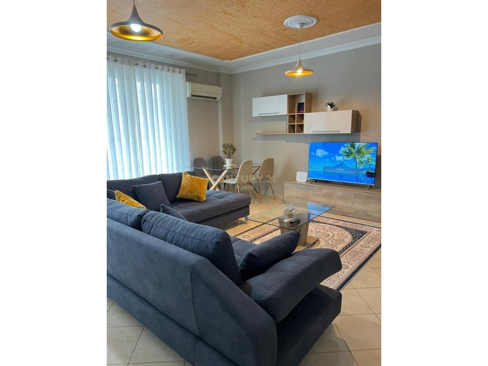 Tirane, jepet me qera apartament 1+1+Ballkon Kati 2, 80 m² 550 € (RRUGA PETI)