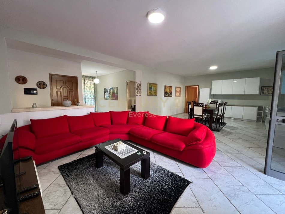 Tirane, jepet me qera apartament 2+1 Kati 1, 140 m² 600 € 