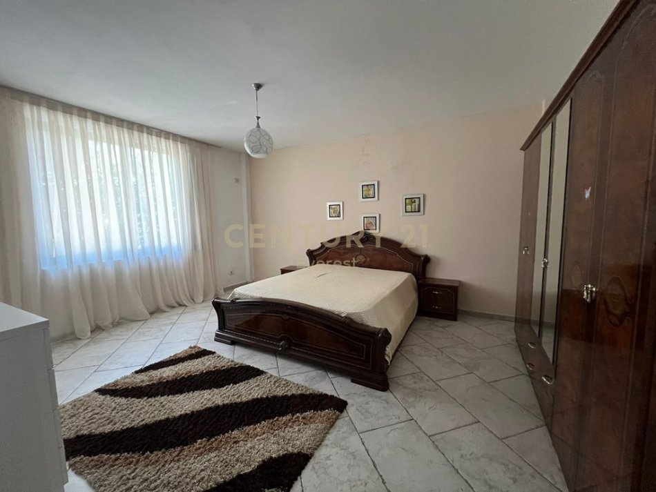 Tirane, jepet me qera apartament 2+1 Kati 1, 140 m² 600 € 