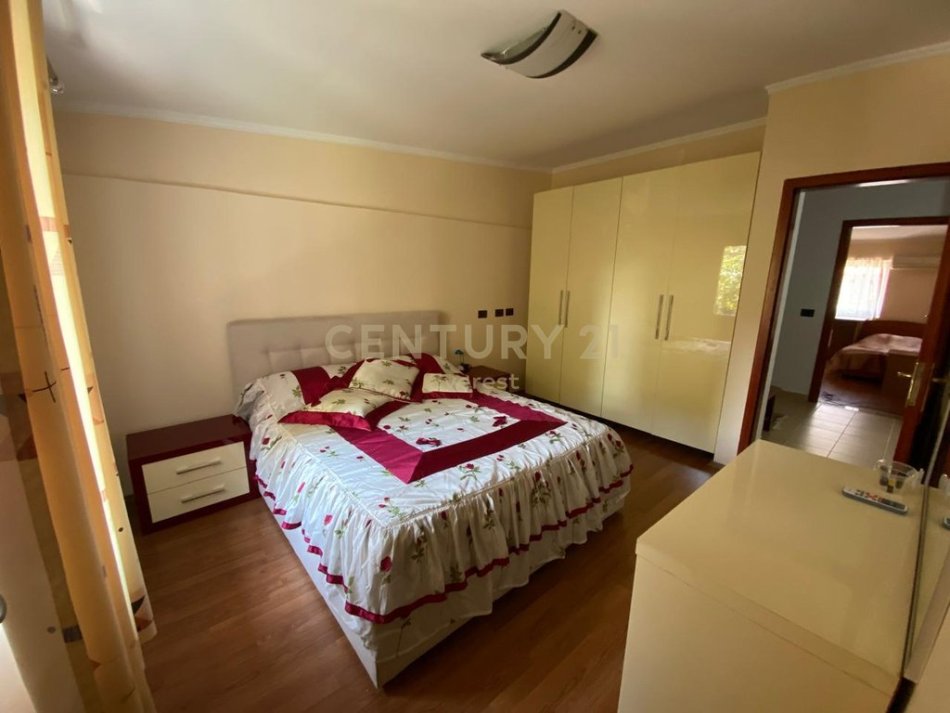 Tirane, jepet me qera apartament 2+1 Kati 4, 80 m² 800 € 