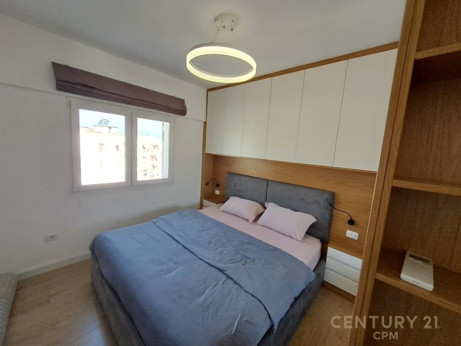Tirane, jepet me qera apartament 2+1 Kati 10, 80 m² 650 € 