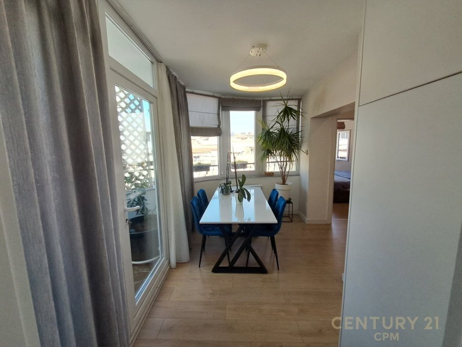 Tirane, jepet me qera apartament 2+1 Kati 10, 80 m² 650 € 