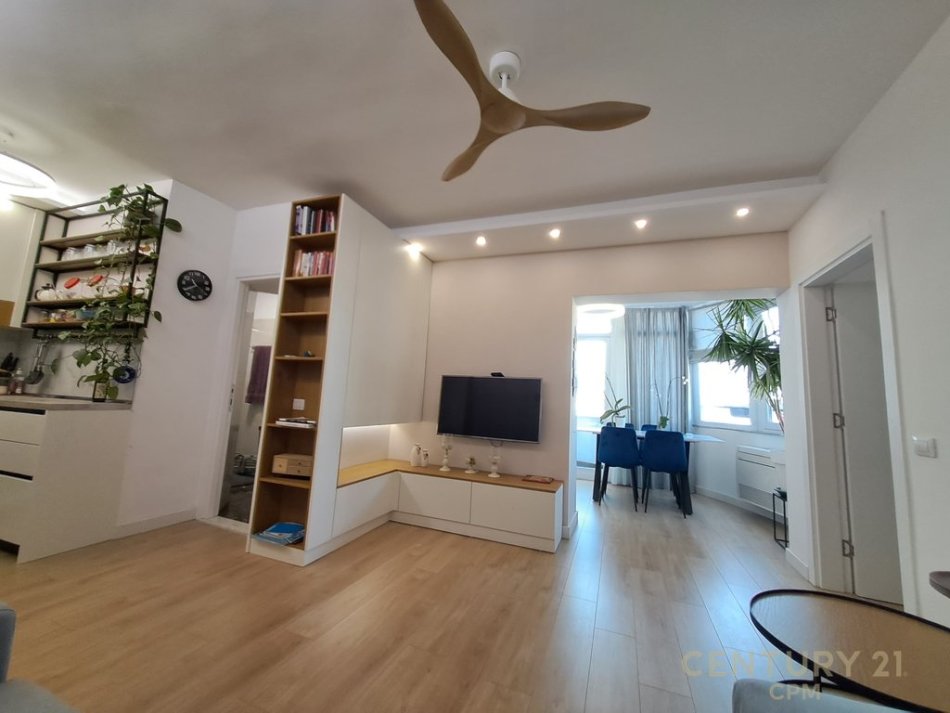 Tirane, jepet me qera apartament 2+1 Kati 10, 80 m² 650 € 