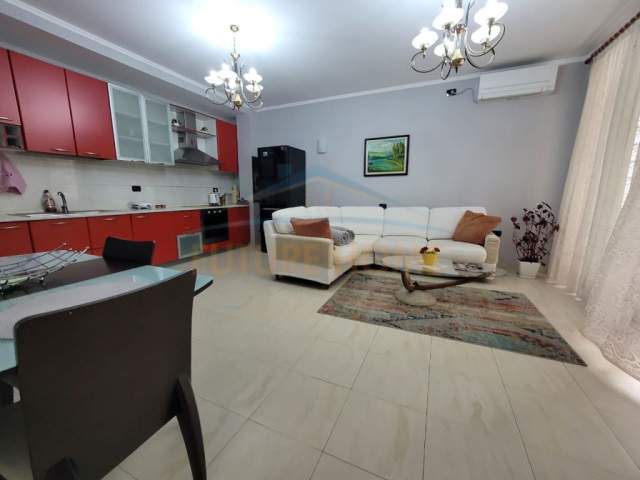 Tirane, jepet me qera apartament 2+1+BLK Kati 2, 93 m² 600 Euro (Bulevardi Zogu i pare)