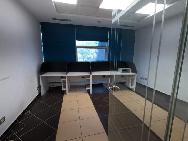 Tirane, jepet me qera ambjent biznesi Kati 2, 419 m² 4.500 Euro (Bulevardi Zhan D'Ark)