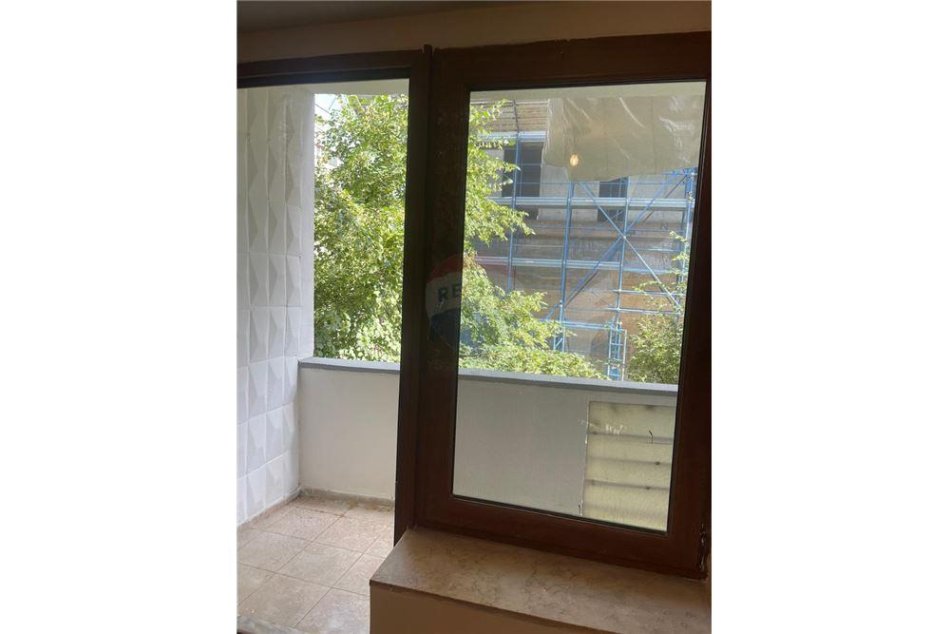 Tirane, jepet me qera zyre Kati 3, 60 m² 600 € (Rruga &quot;Brigada 8&quot;)