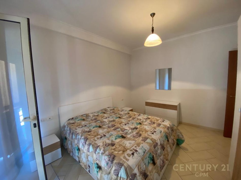 Tirane, jap me qera 1+1+Ballkon Kati 2, 57 m² 550 € 