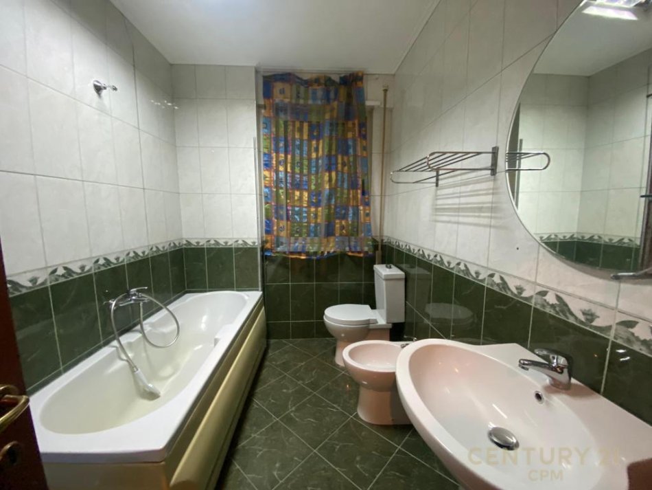 Tirane, jap me qera 1+1+Ballkon Kati 2, 57 m² 550 € 