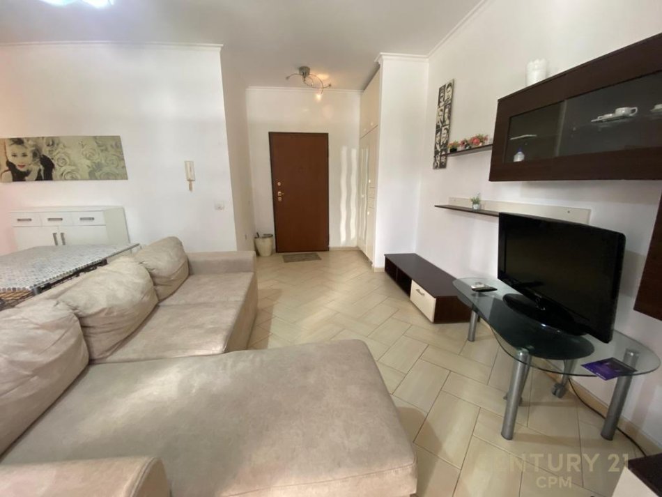 Tirane, jap me qera 1+1+Ballkon Kati 2, 57 m² 550 € 