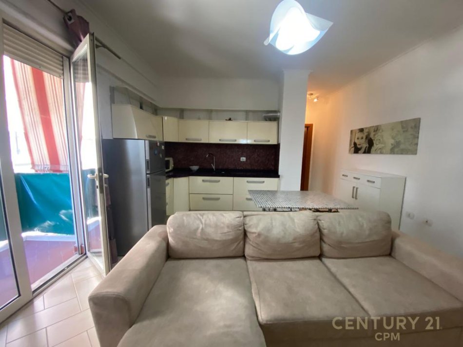 Tirane, jap me qera 1+1+Ballkon Kati 2, 57 m² 550 € 