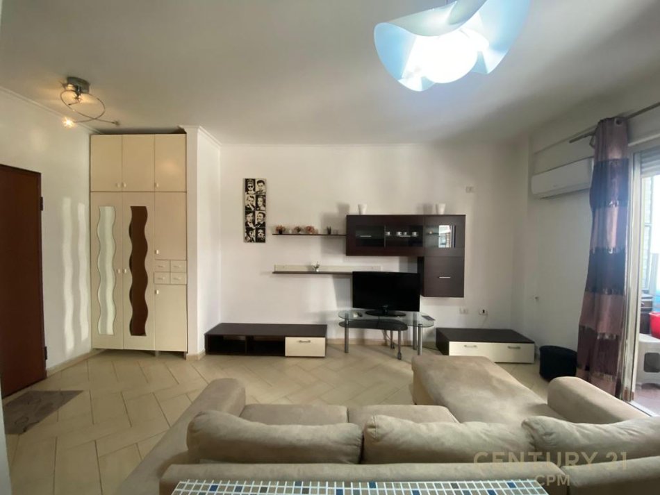 Tirane, jap me qera 1+1+Ballkon Kati 2, 57 m² 550 € 