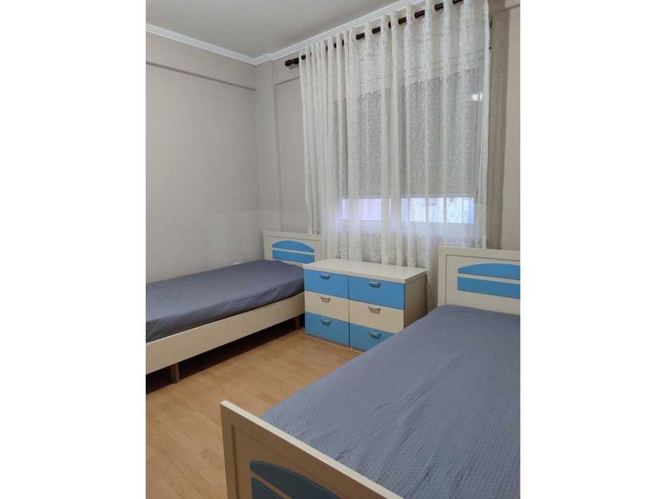 Tirane, jepet me qera apartament 2+1 , 100 m² 500 € (Kopshti Zoologjik)