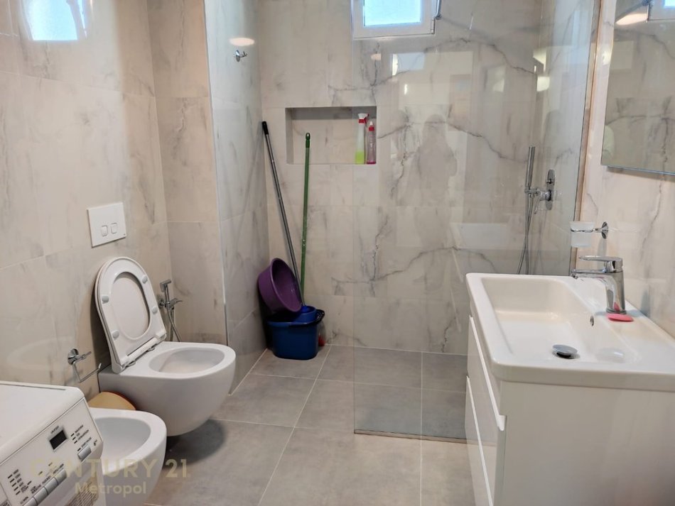 Tirane, jepet me qera apartament 2+1 Kati 9, 83 m² 600 € 