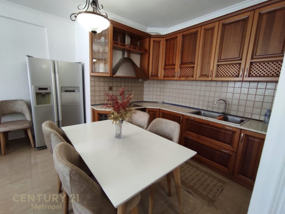 Tirane, jepet me qera apartament 2+1 Kati 9, 83 m² 600 € 